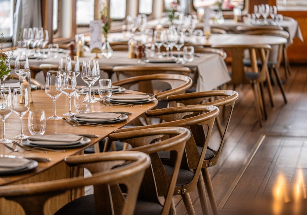 Bordopsætning af restaurant sagafjord